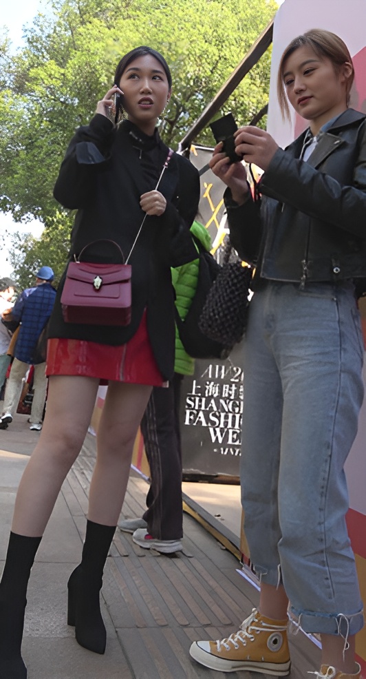 红裙妹子[621M/MP4]