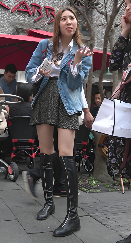 黑色高靴黄发美女[954M/MP4]