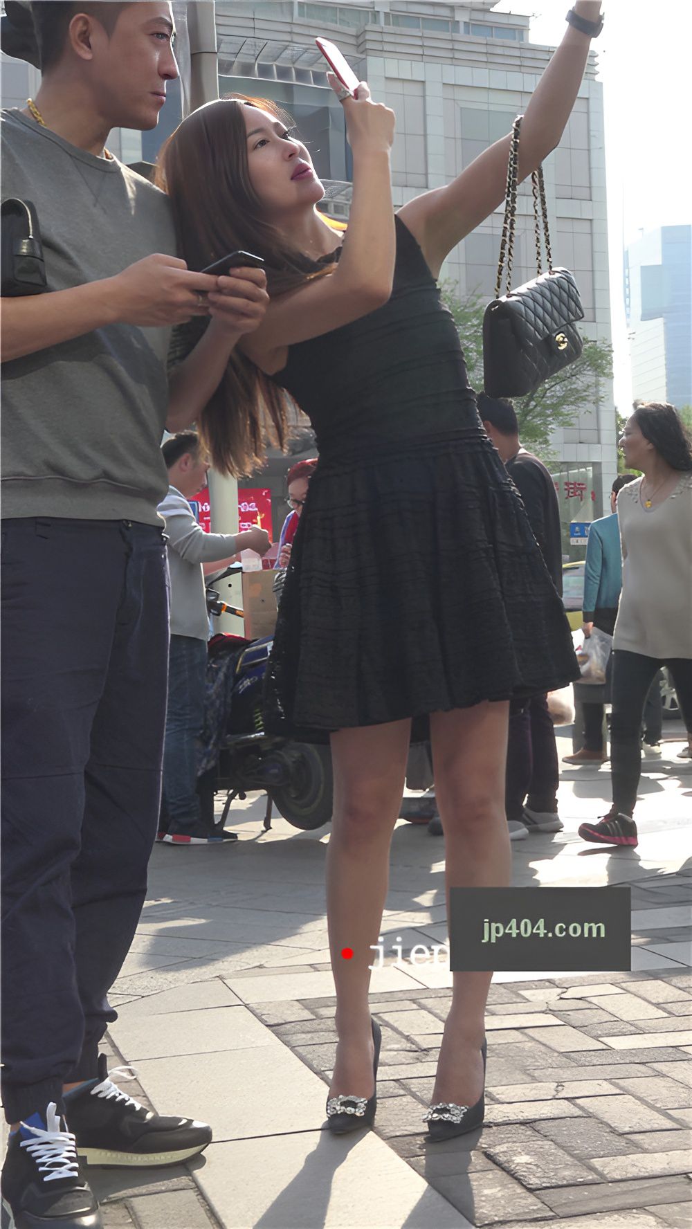 黑色连衣裙美女[1.43G/MP4]