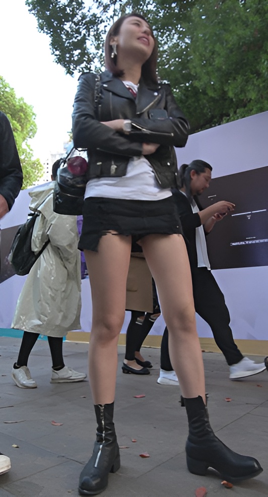 黑色牛仔短裙美女[1.19G/MP4]