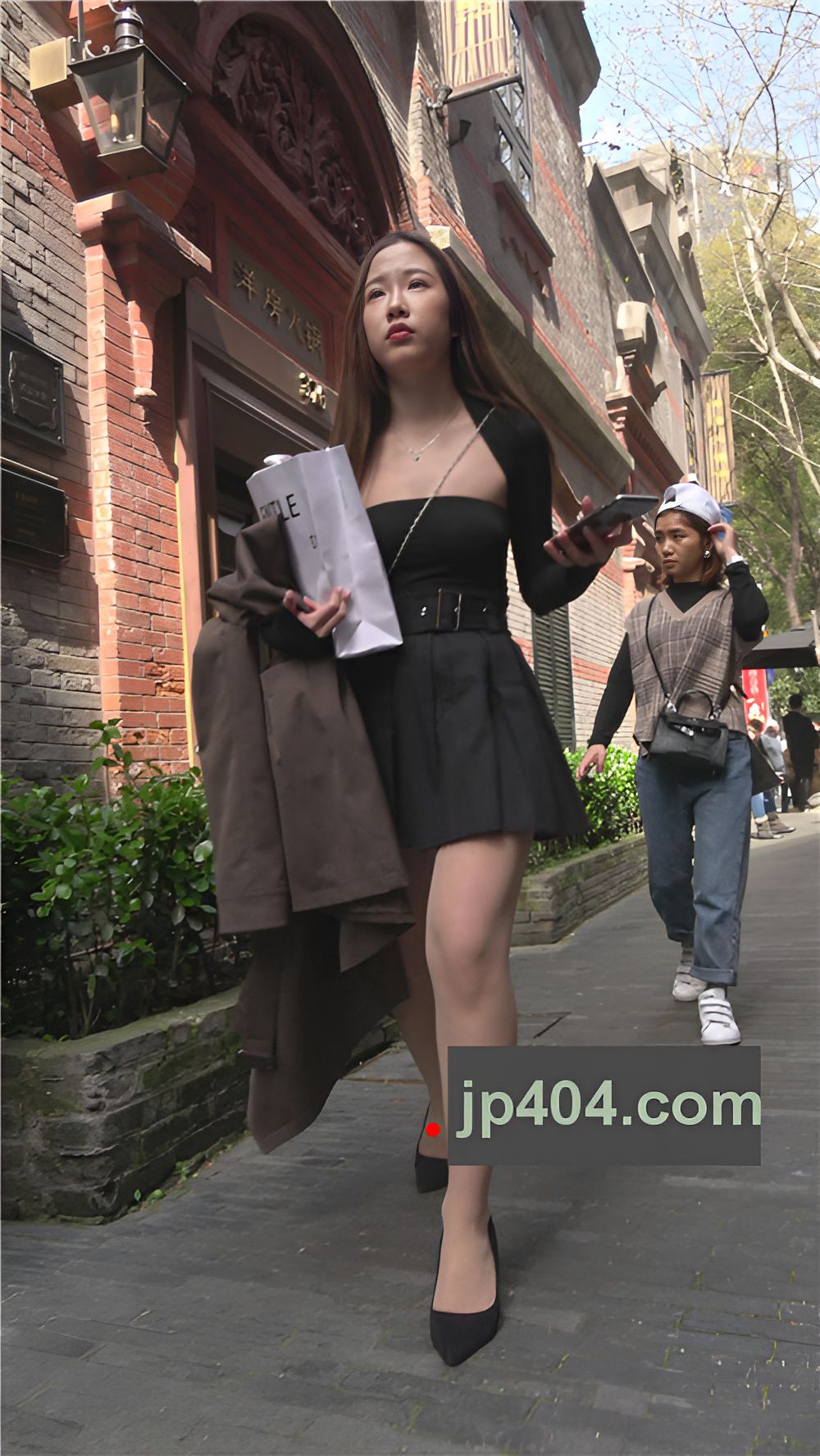 漂亮的黑色短裙小美女[1.09G/MP4]