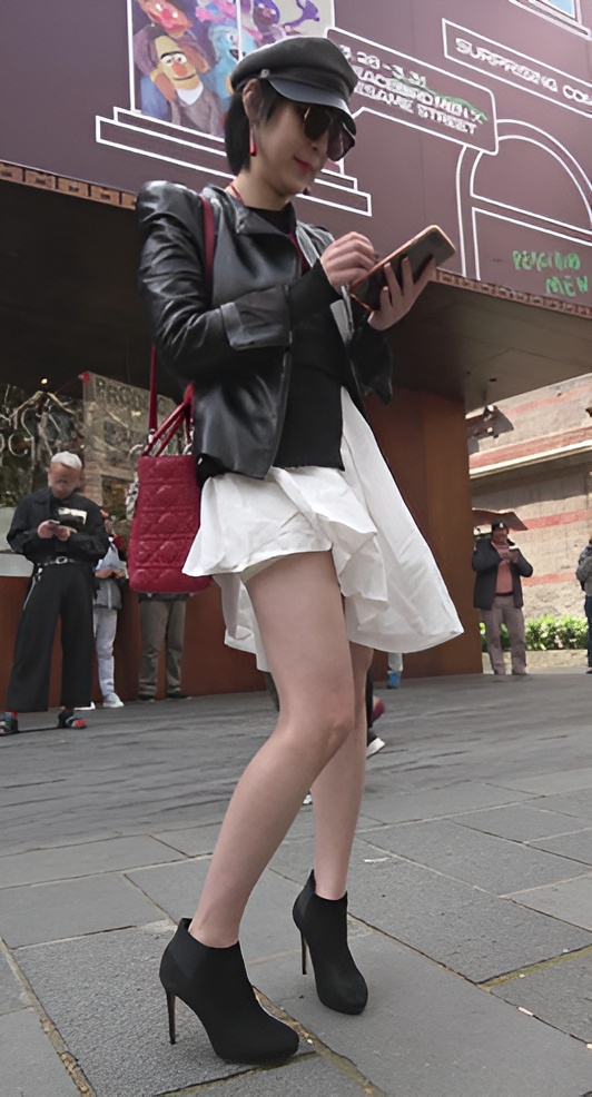 帅气的短发小姐姐[1.23G/MP4]