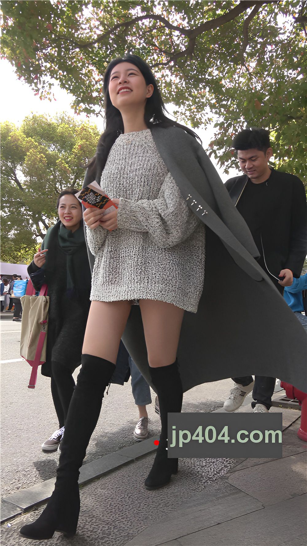 漂亮的气质长靴美女[678M/MP4]