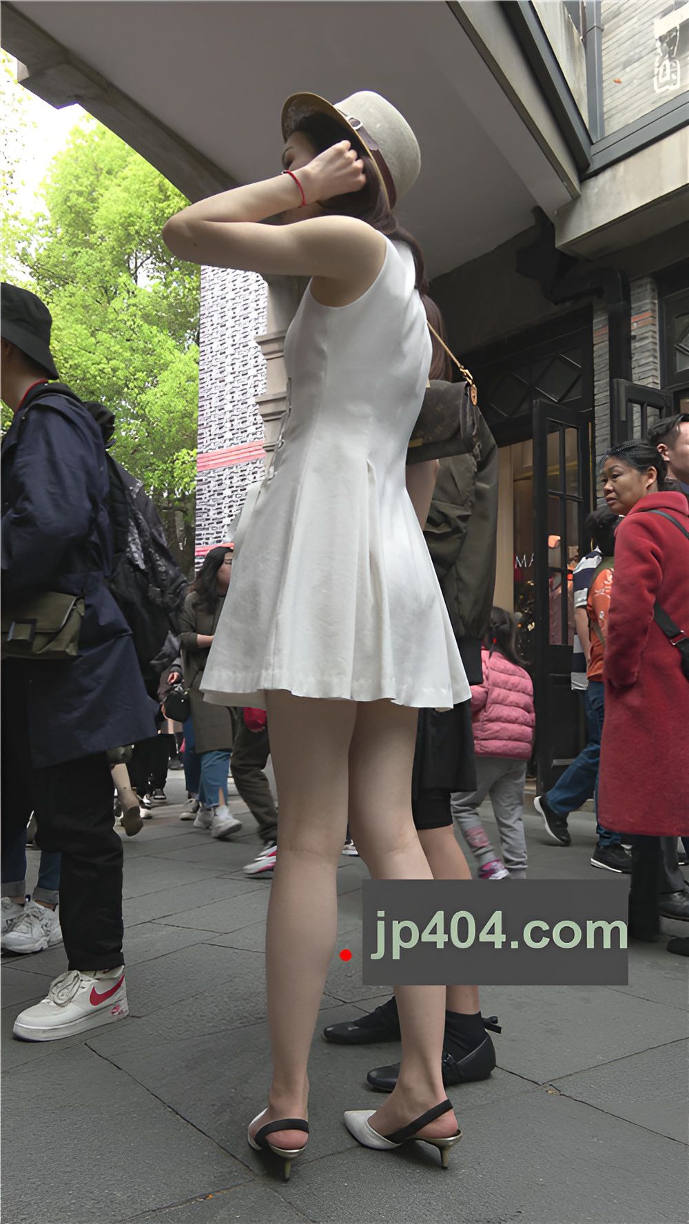 漂亮的白色连衣裙小姐姐[1.26G/MP4]