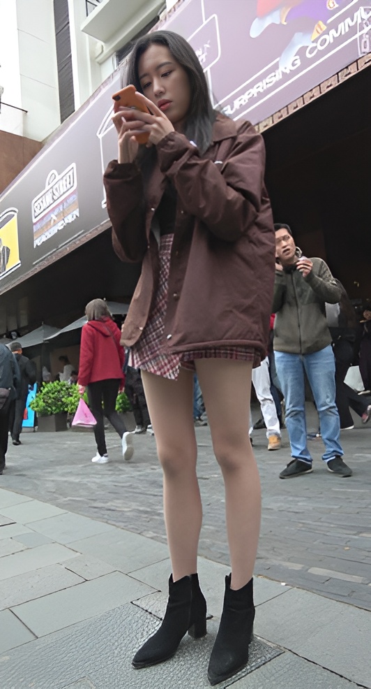 漂亮的美女长腿小姐姐[1.32G/MP4]