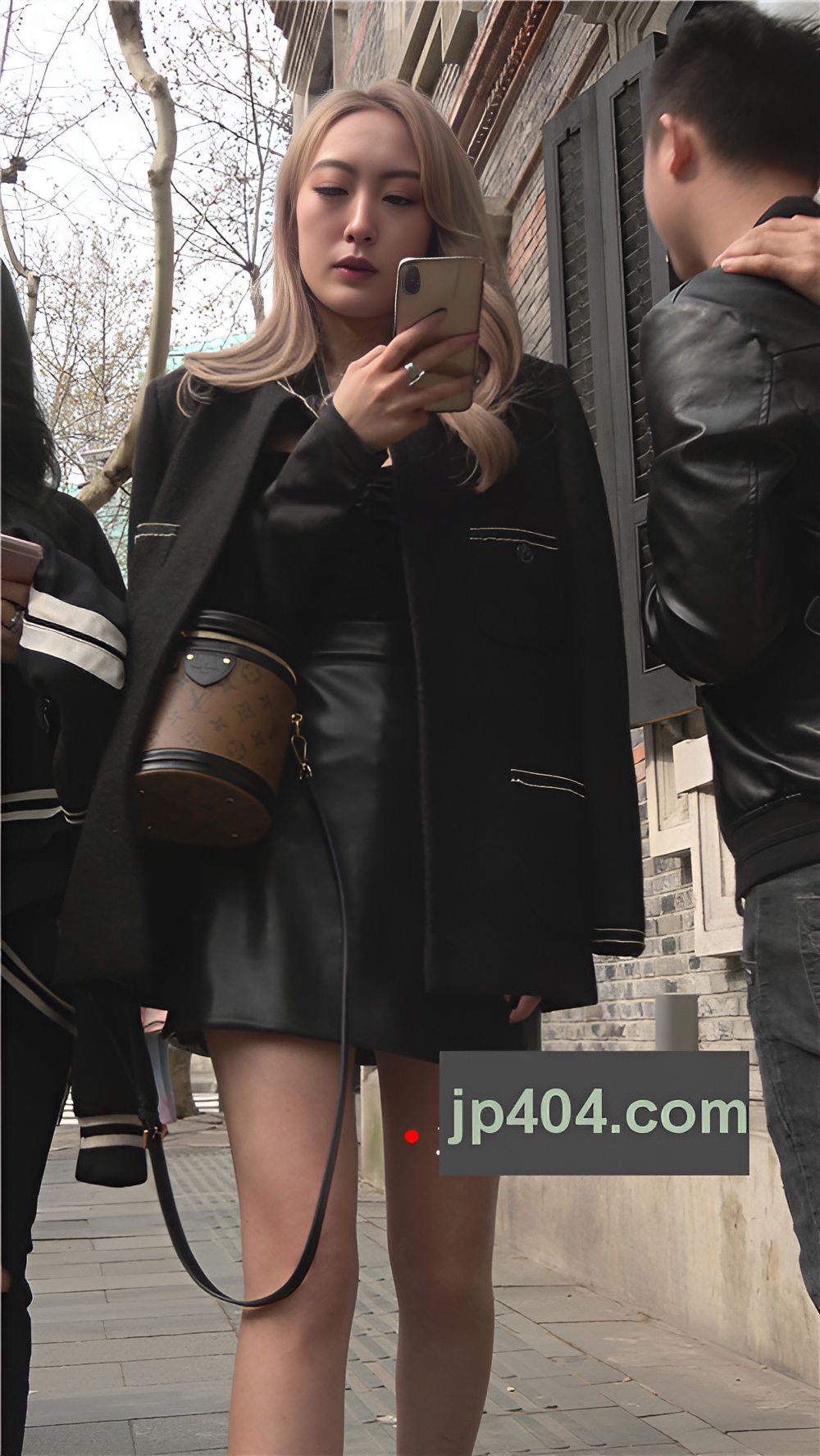 苗条的气质小姐姐[433M/MP4]