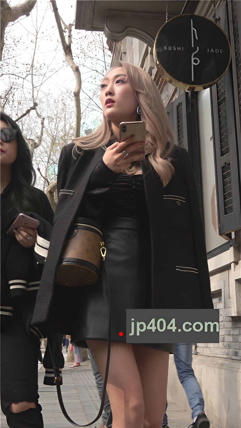 苗条的气质小姐姐[433M/MP4]