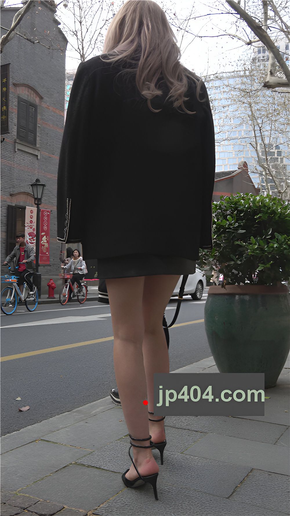 苗条的气质小姐姐[433M/MP4]