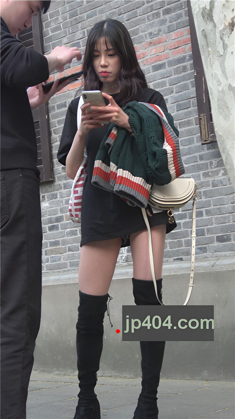 黑色高靴小姐姐[1.1G/MP4]