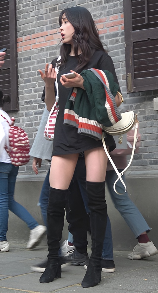 黑色高靴小姐姐[1.1G/MP4]