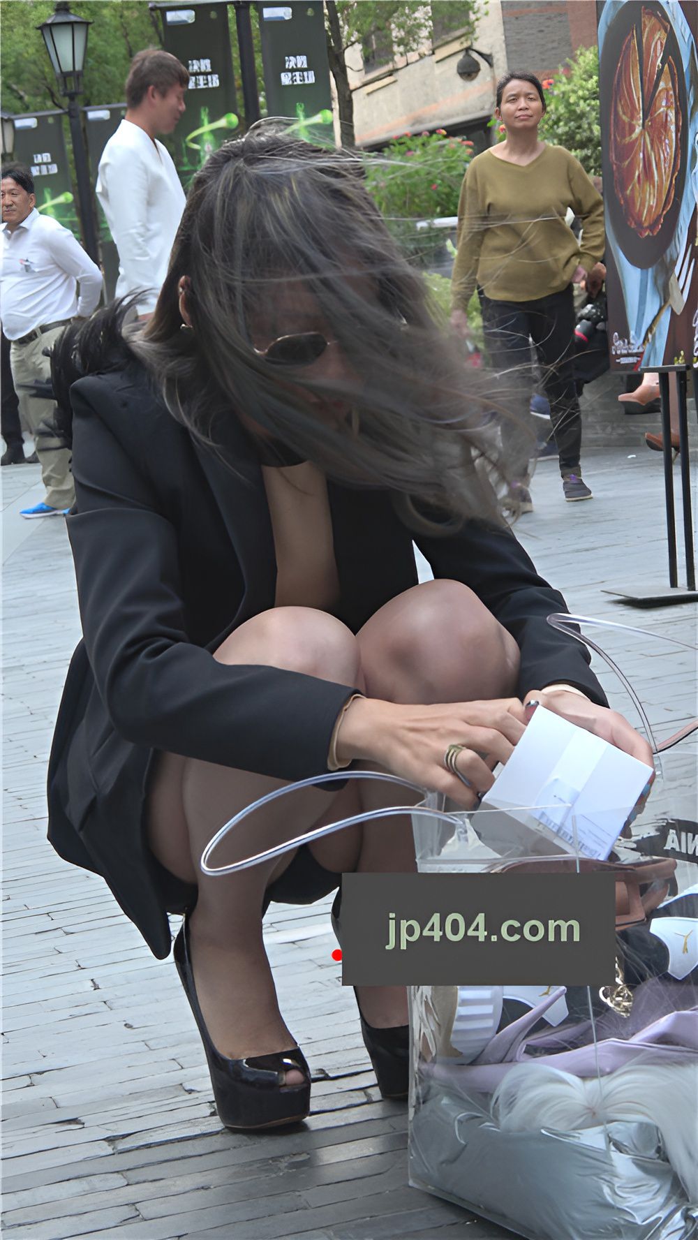 带墨镜的高跟妹子[1.91G/MP4]