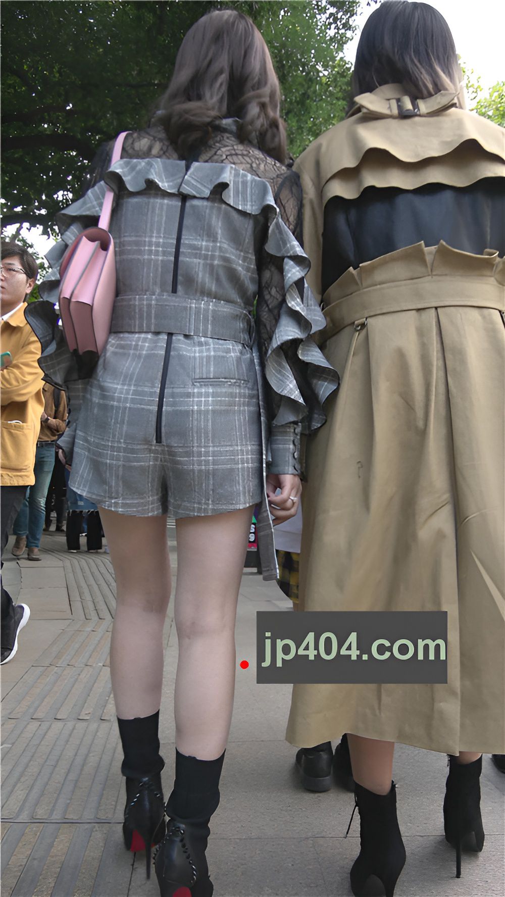 黑色短靴小姐姐[975M/MP4]