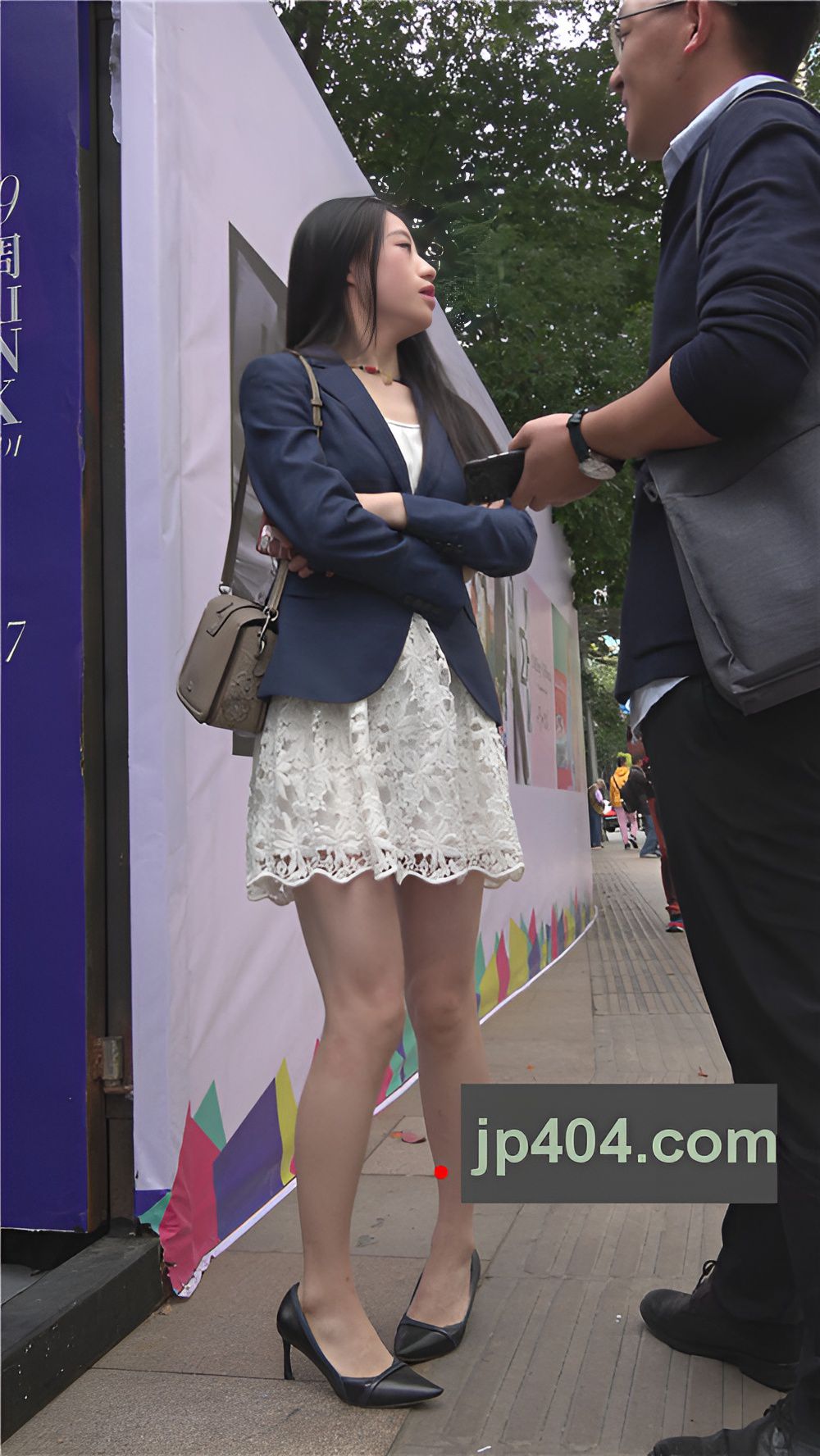 漂亮的白裙气质美女[1.04G/MP4]