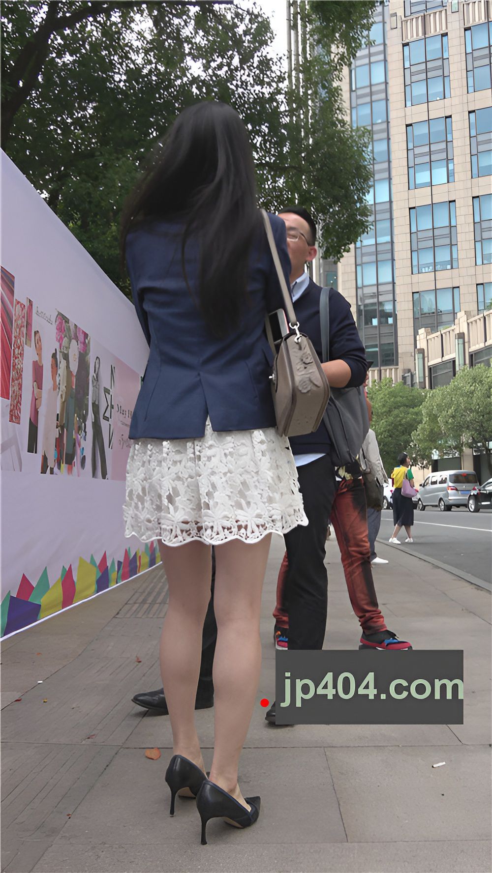 漂亮的白裙气质美女[1.04G/MP4]