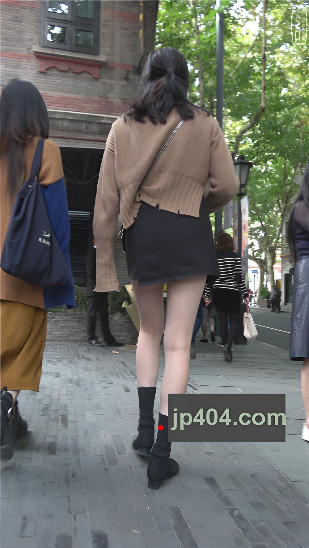 漂亮的黑裙白嫩美女[1.17G/MP4]