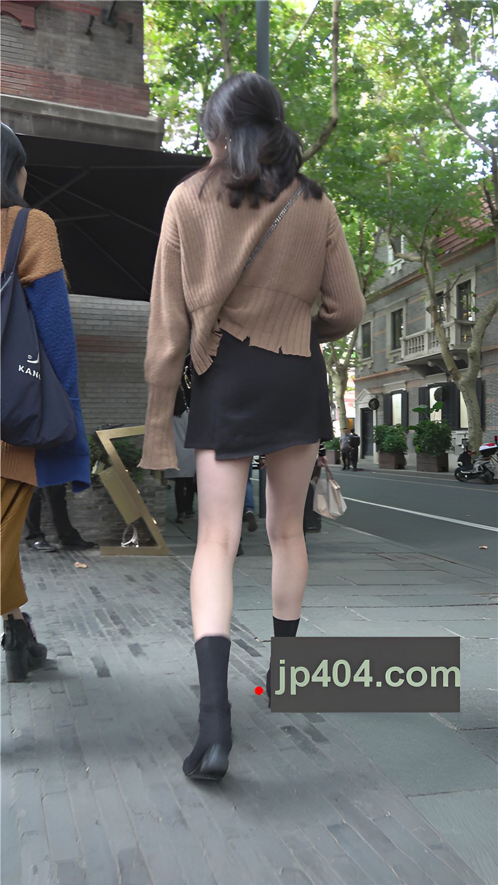 漂亮的黑裙白嫩美女[1.17G/MP4]