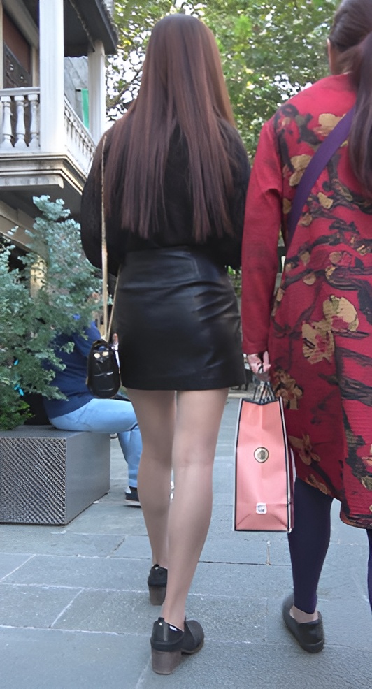 喝奶茶的皮裙小姐姐[1.56G/MP4]