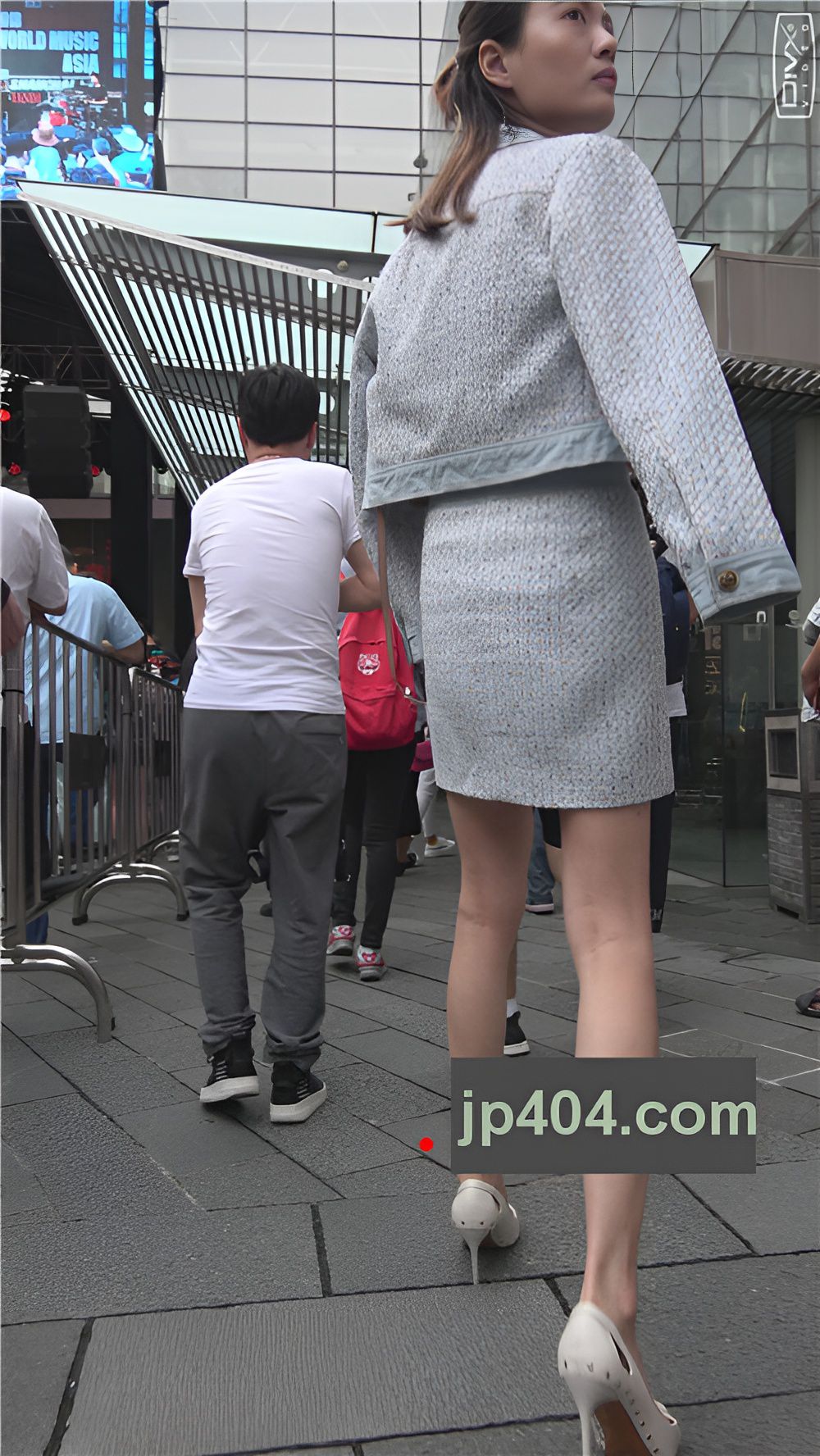 长腿苗条的小姐姐[528M/MP4]