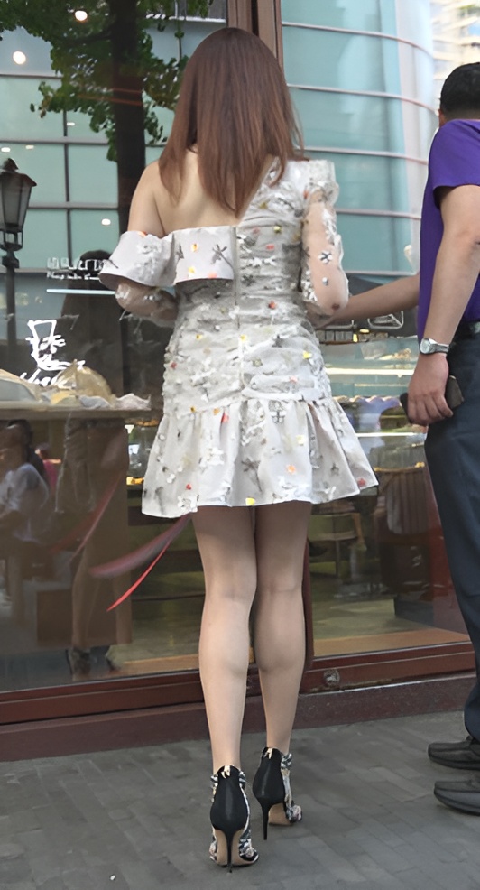 连衣裙小姐姐[528M/MP4]