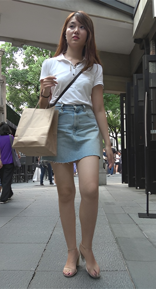 听歌的牛仔裙小姐姐[1.24G/MP4]]