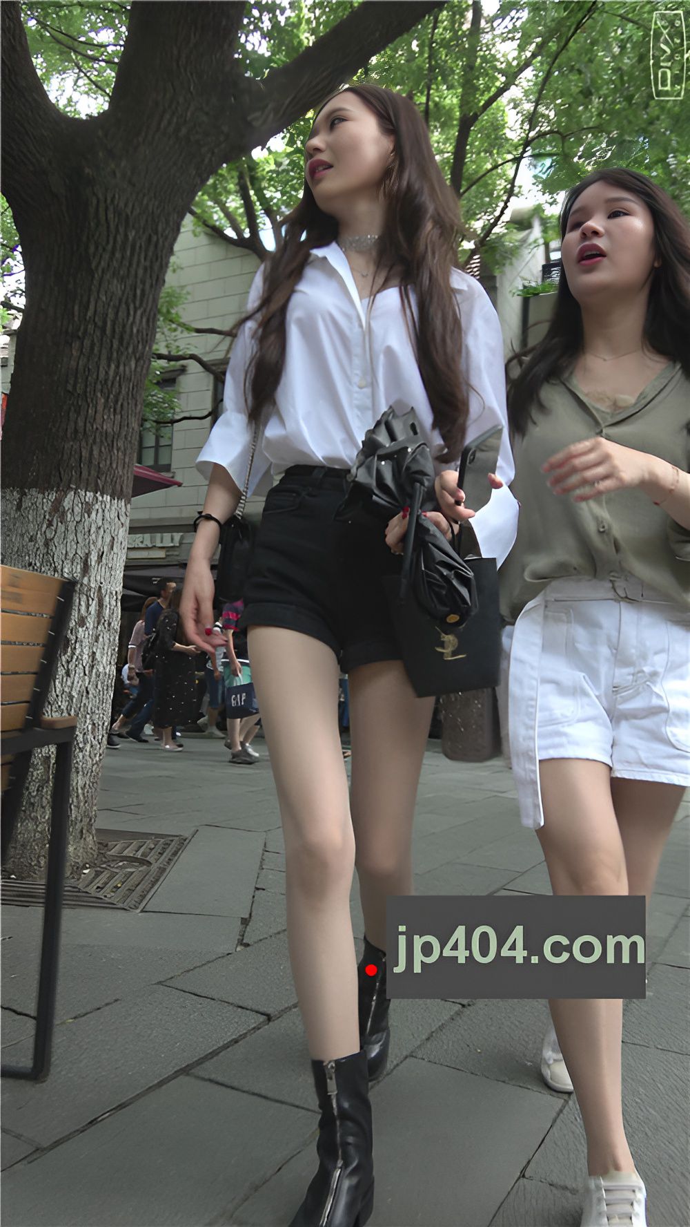 漂亮的长腿白嫩气质美女[363M/MP4]