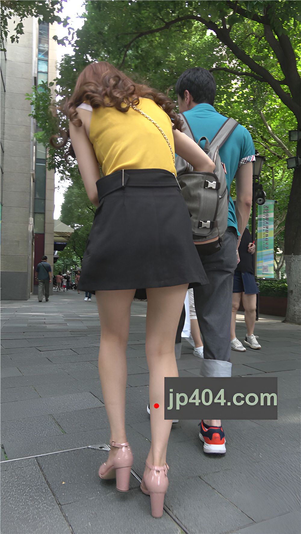 黄衣黑裙小美女[1.08G/MP4]