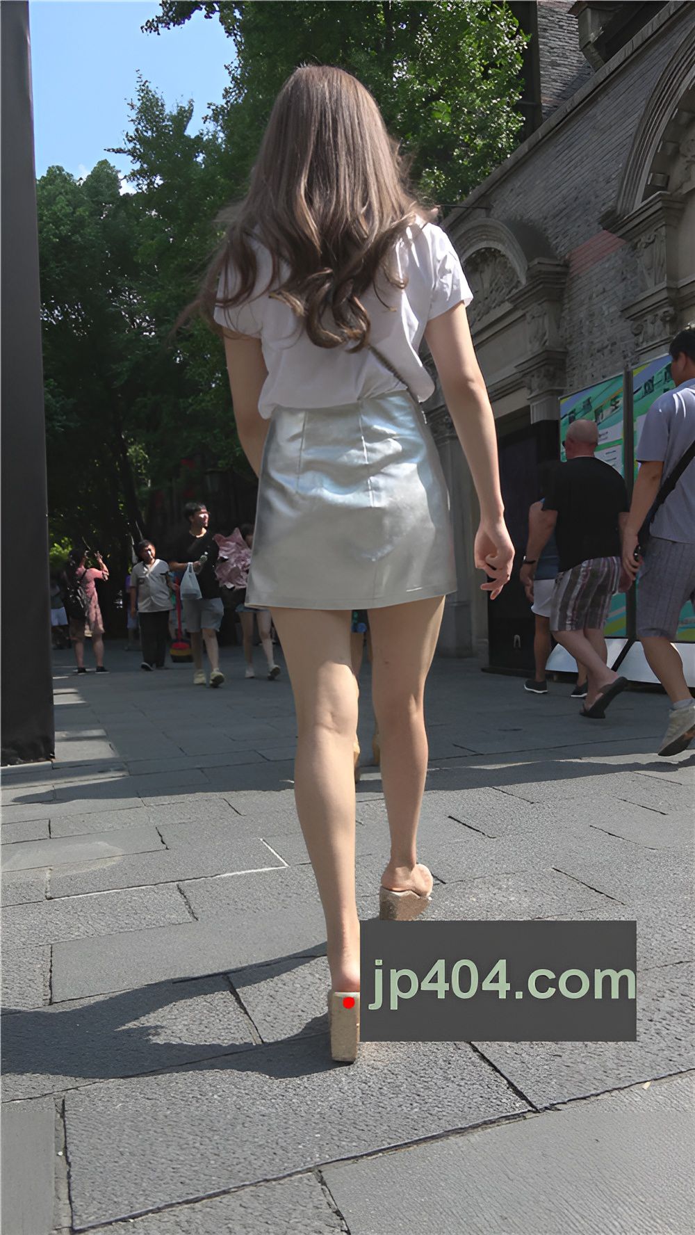 银色皮裙裸腿小姐姐[1.55G/MP4]