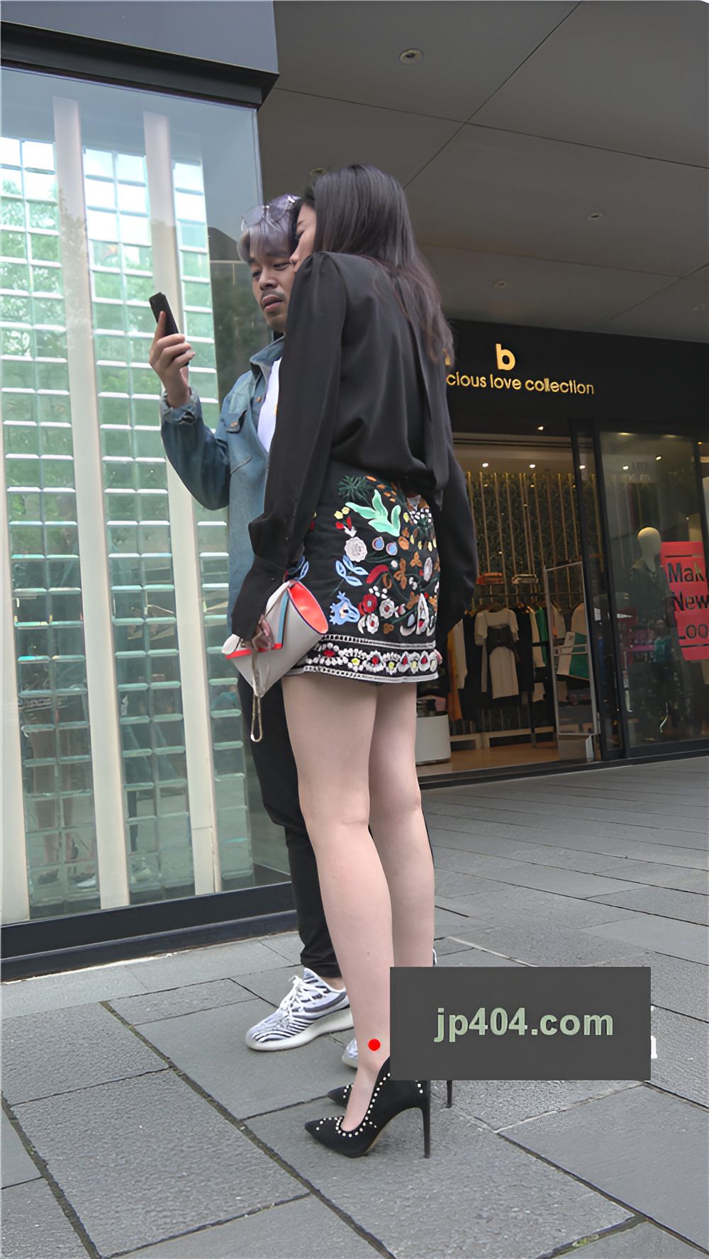 漂亮的花裙气质美女[1.02G/MP4]