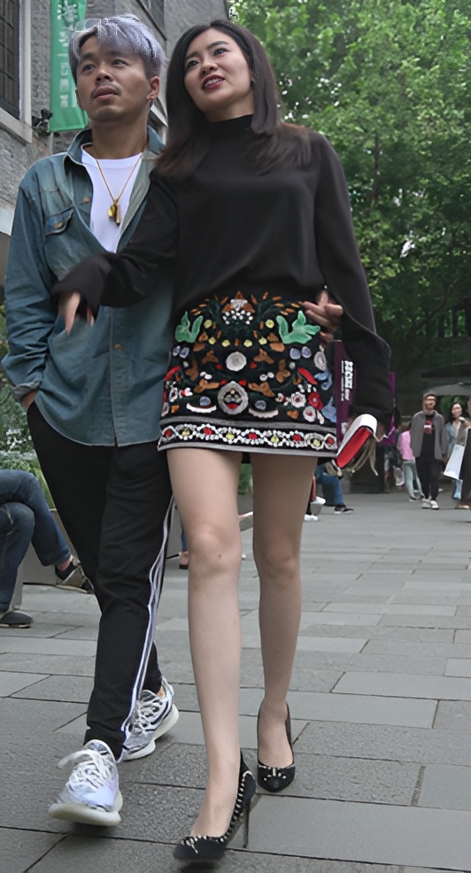 漂亮的花裙气质美女[1.02G/MP4]