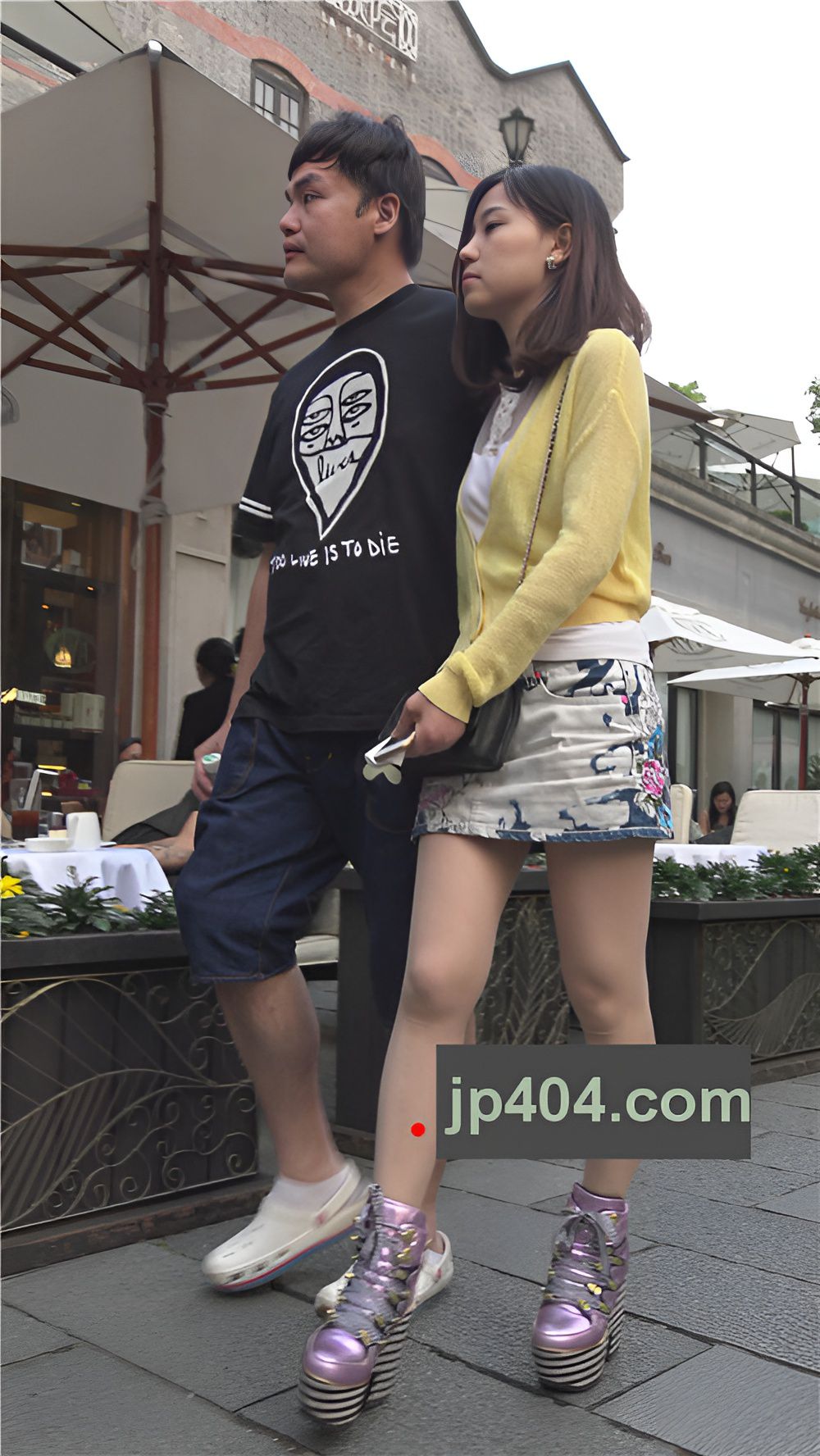 黄衣高跟漂亮的美女[1.04G/MP4]