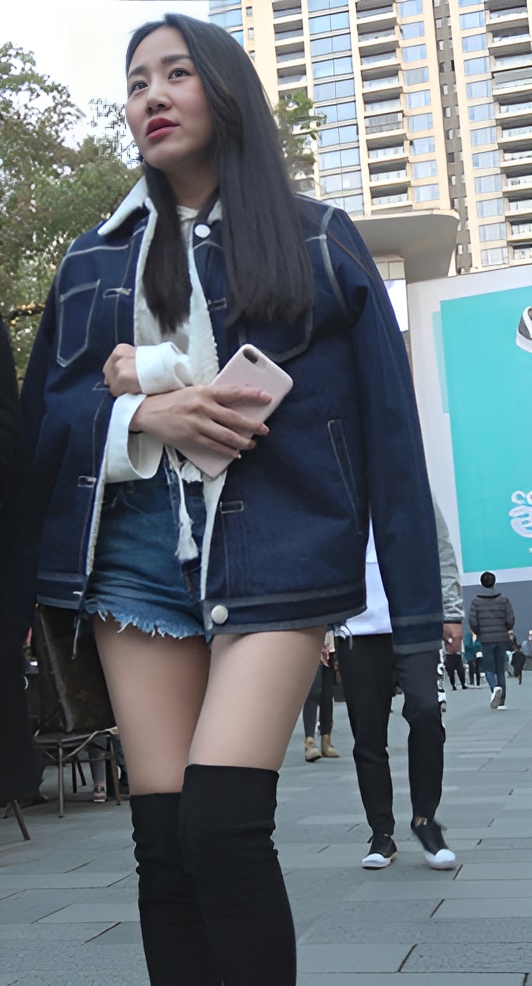 黑色高靴小姐姐[2.05G/MP4]