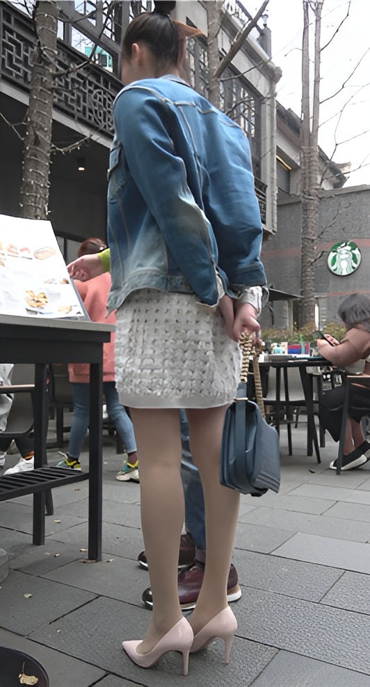 肉丝白裙美女[1.06G/MP4]