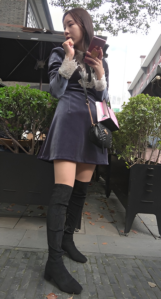 黑色高靴连体裙美女[1.74G/MP4]