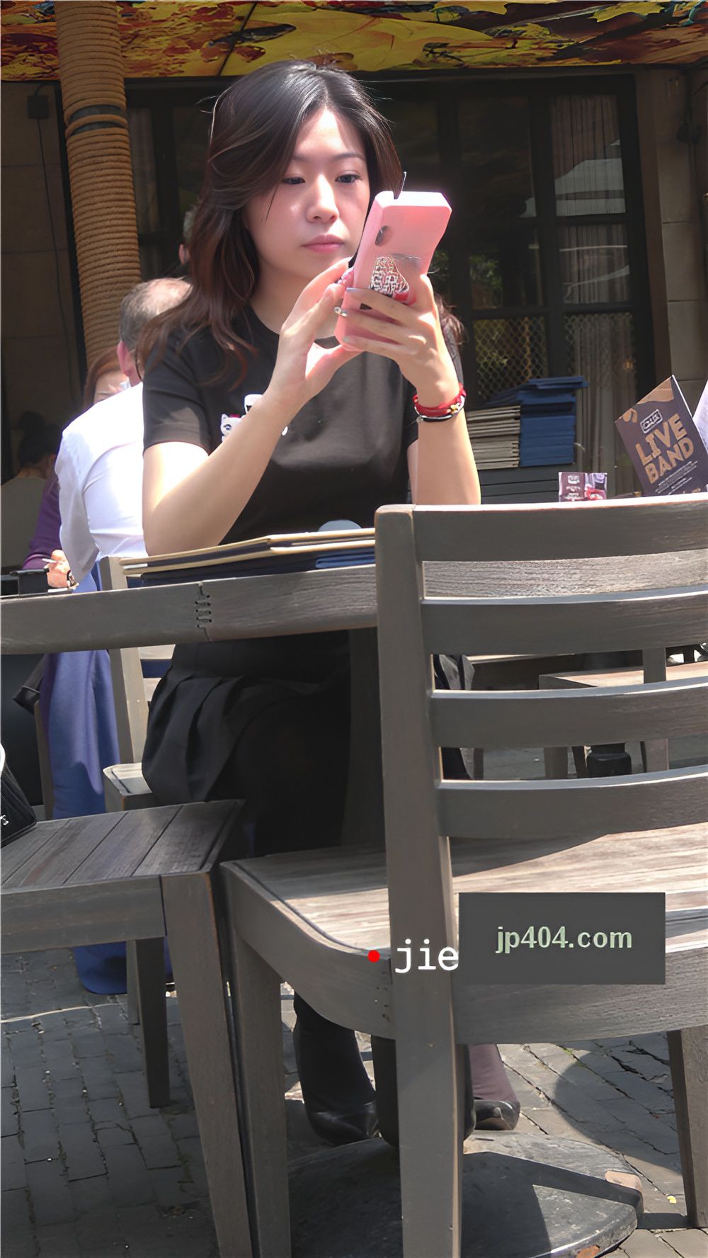 高腰百褶裙黑丝美女[1.5G/MP4]