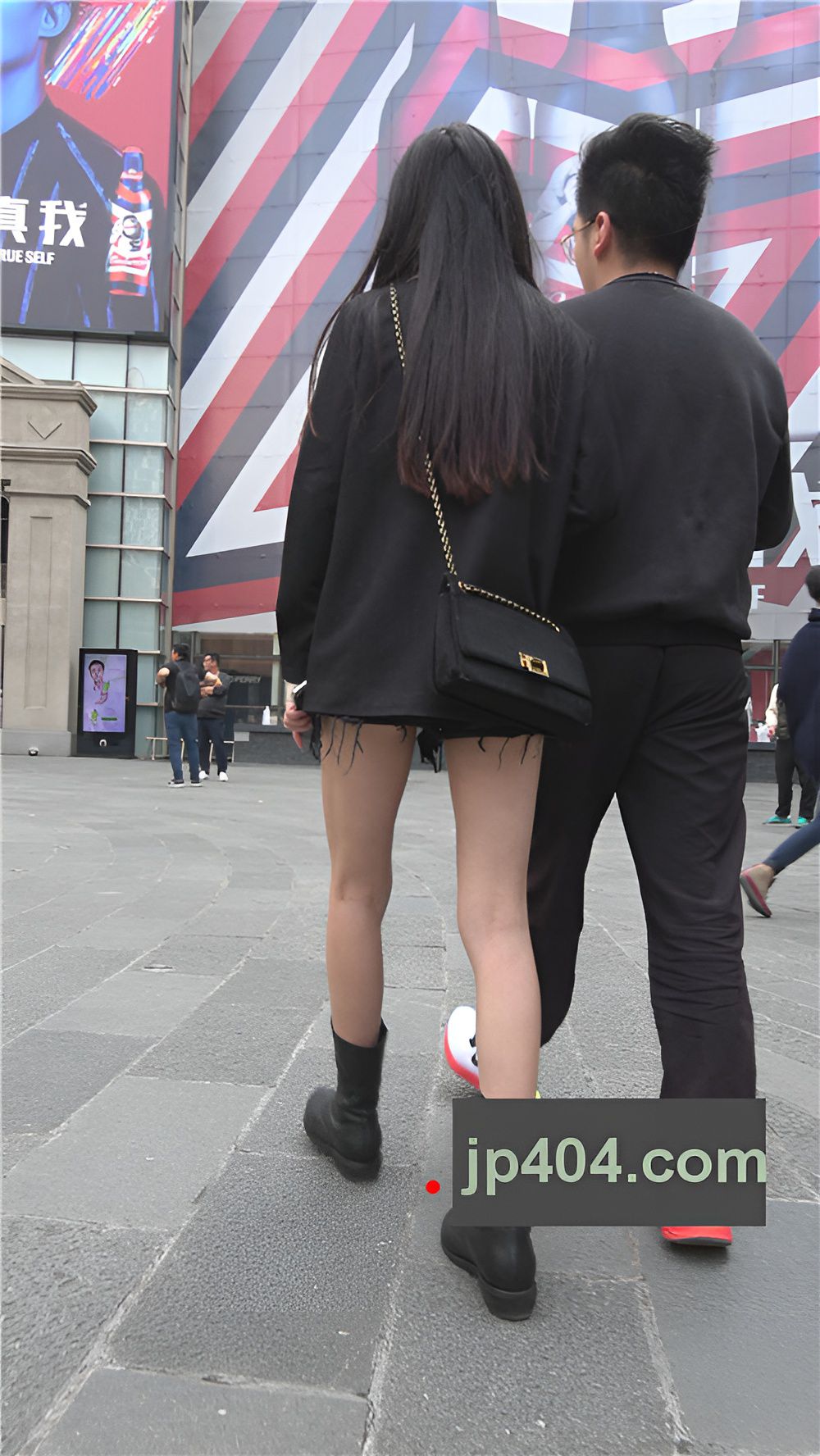 很开心的长腿小姐姐[1.75G/MP4]