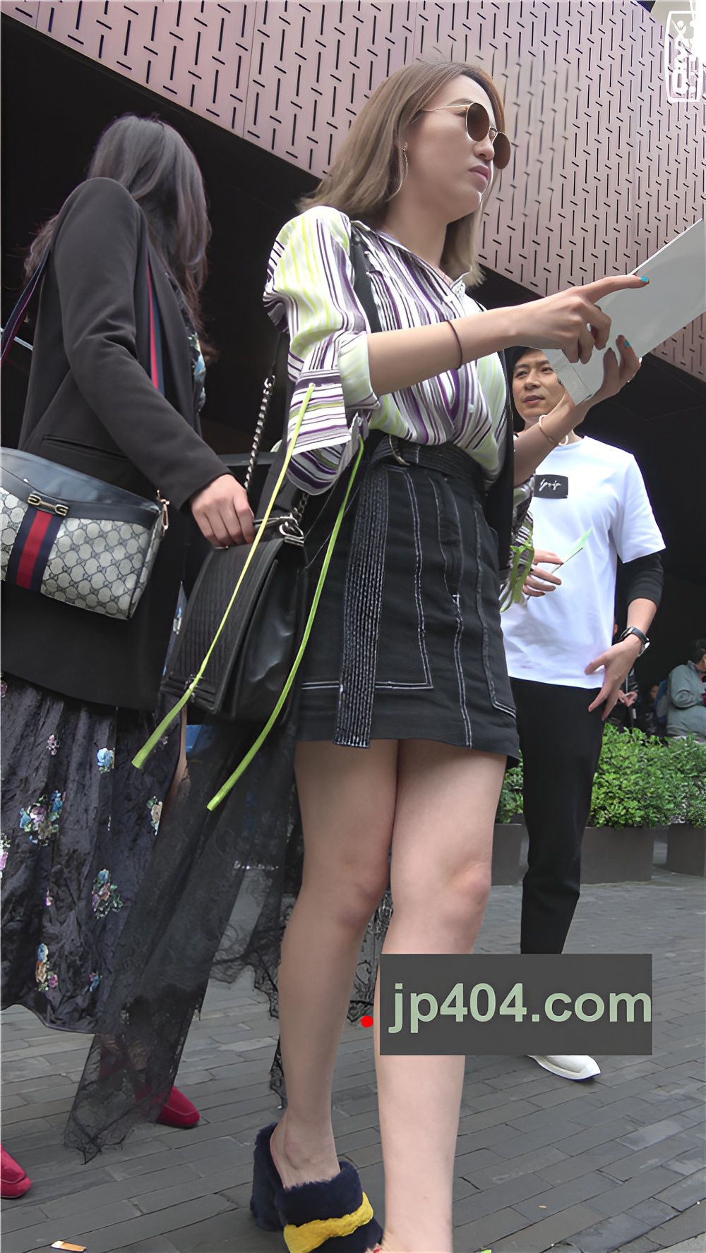 短发黑裙MM[1.5G/MP4]