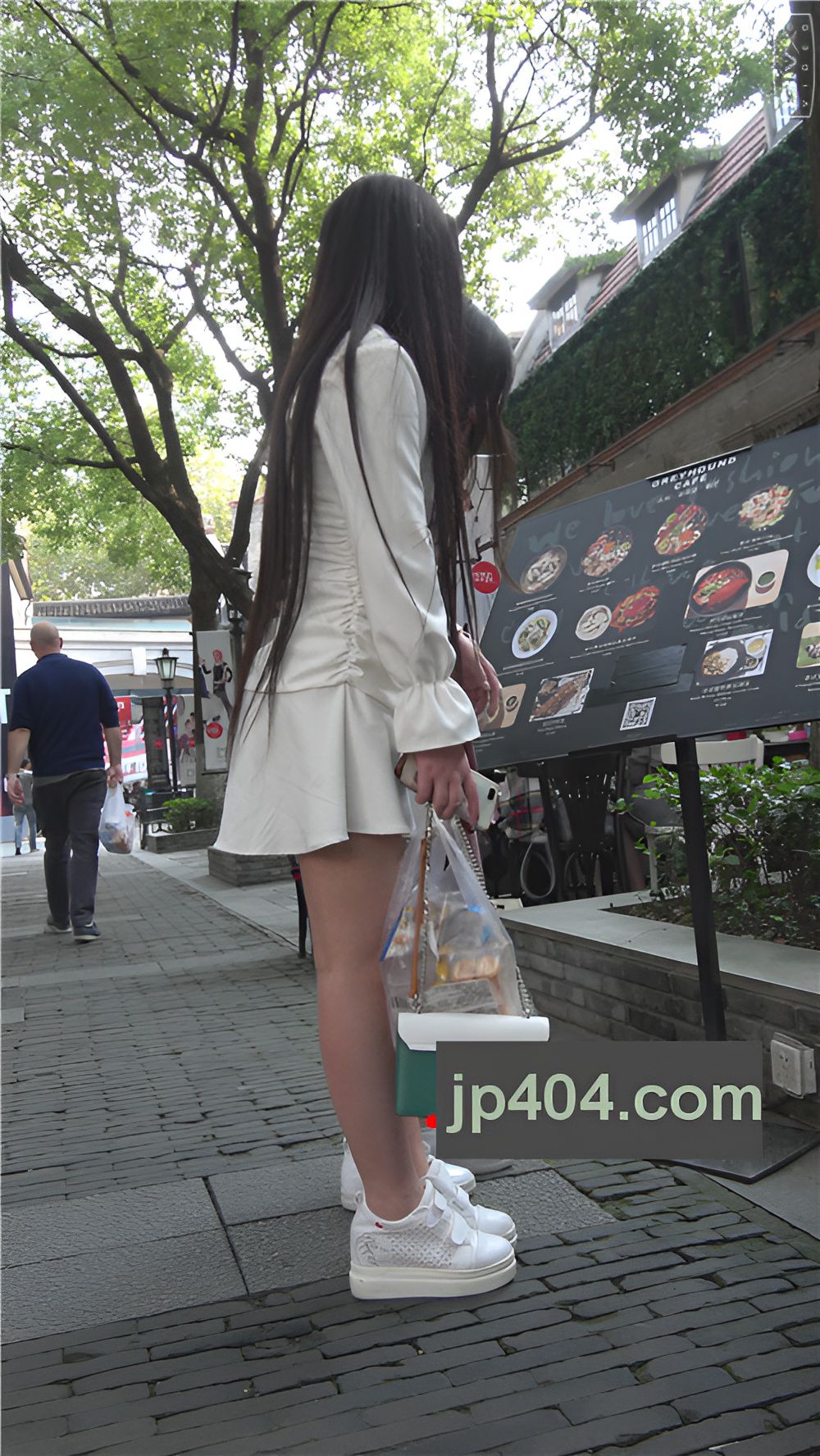 长发齐腰小姐姐[566M/MP4]