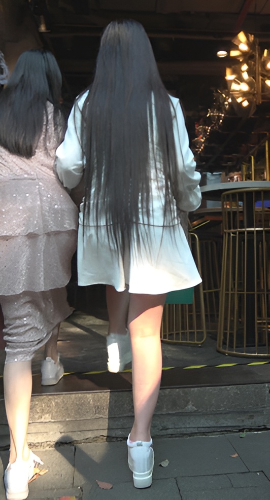 长发齐腰小姐姐[566M/MP4]