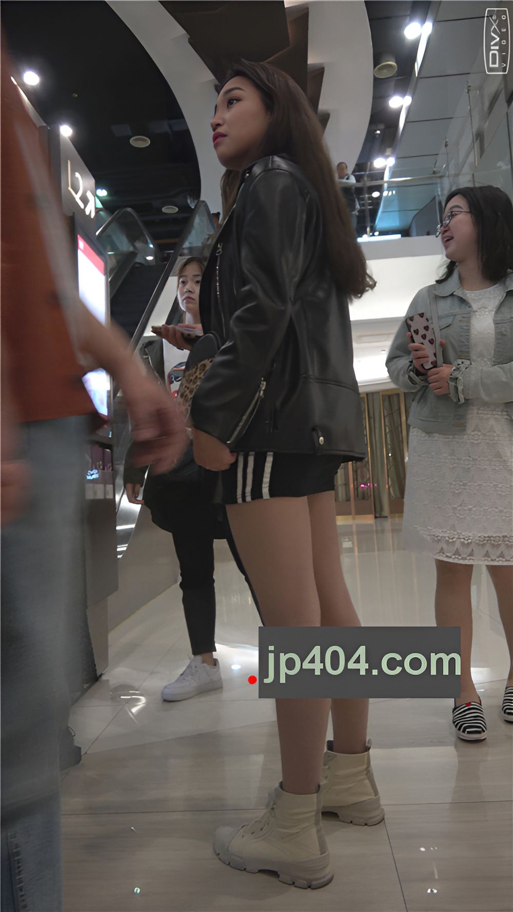 黑色皮衣肉丝MM[1.33G/MP4]