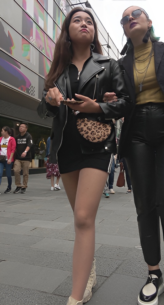 黑色皮衣肉丝MM[1.33G/MP4]