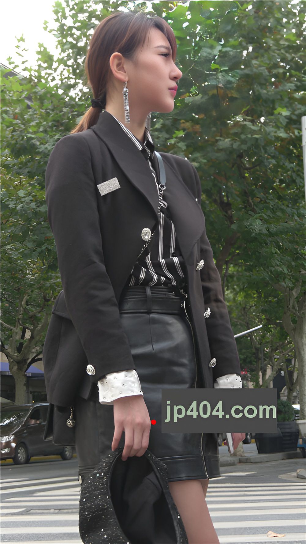 路边两个漂亮的女孩[1.42G/MP4]