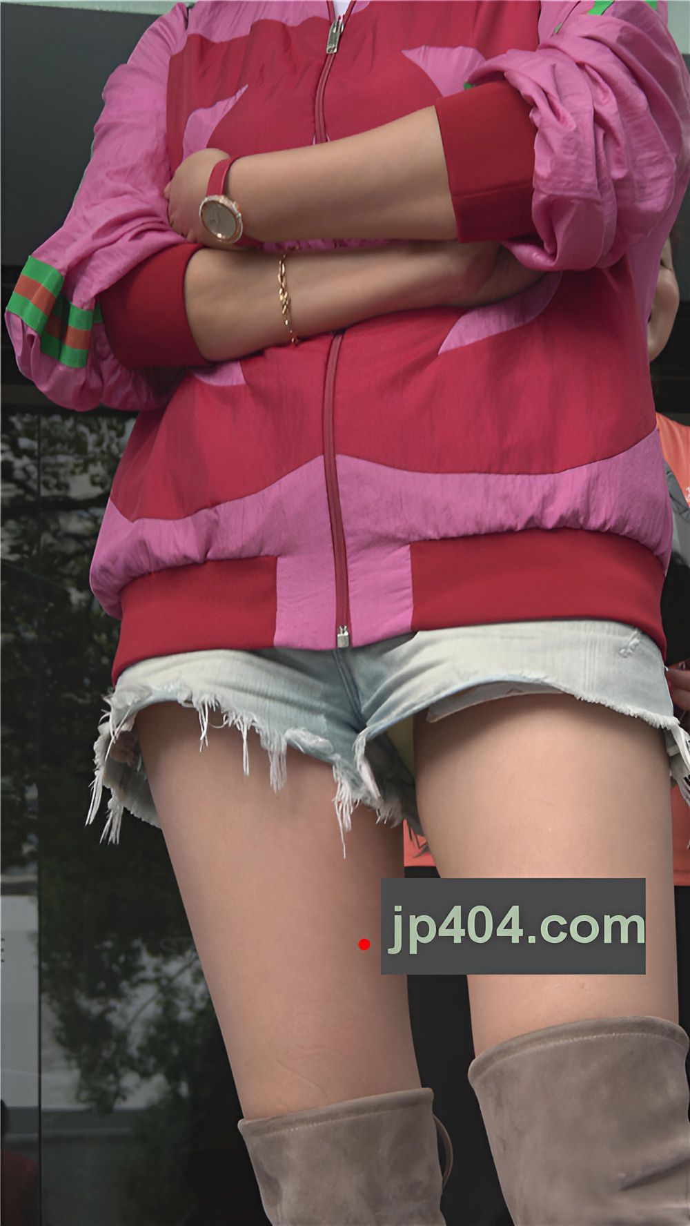 热裤高靴美妇[1.14G/MP4]