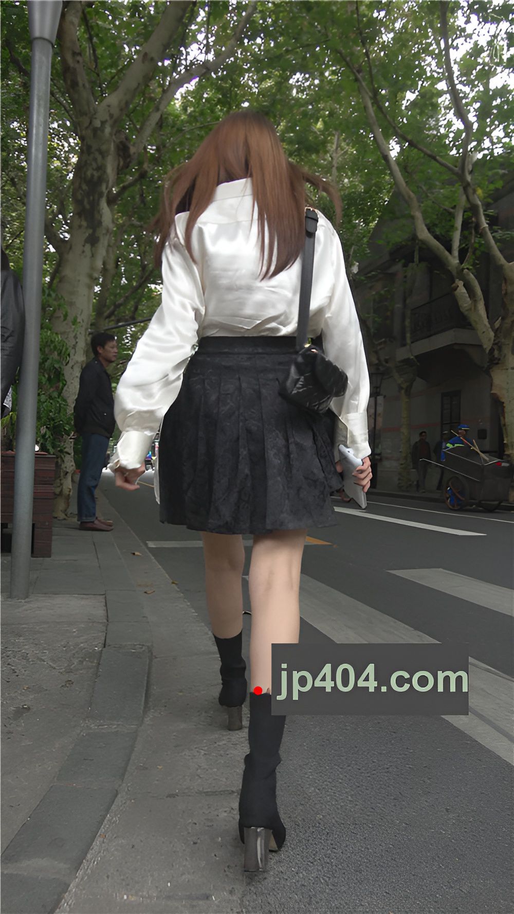 漂亮的白裙美女[398M/MP4]