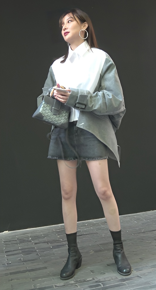 黑靴牛仔裙美女[1.72G/MP4]