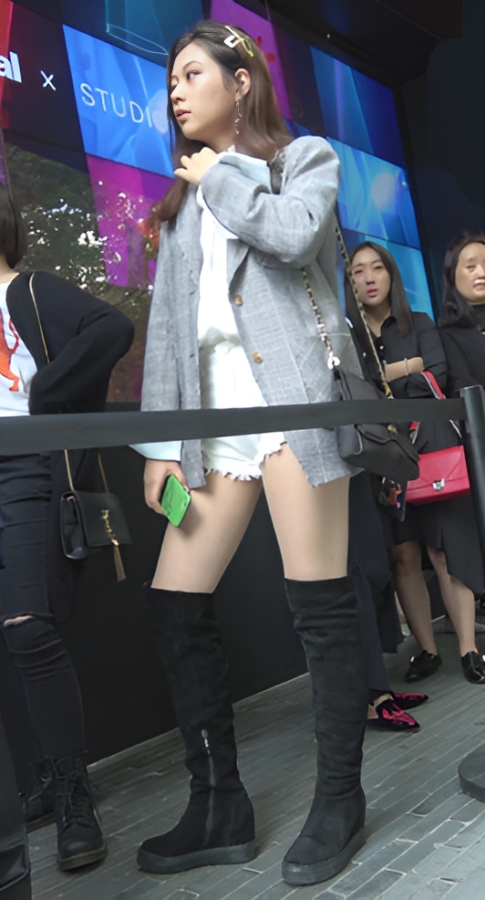 黑色高靴短发美女[1.61G/MP4]