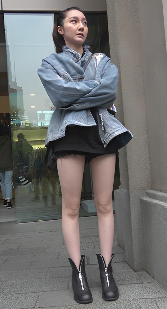 漂亮的黑色热裤白腿美女[1.15G/MP4]