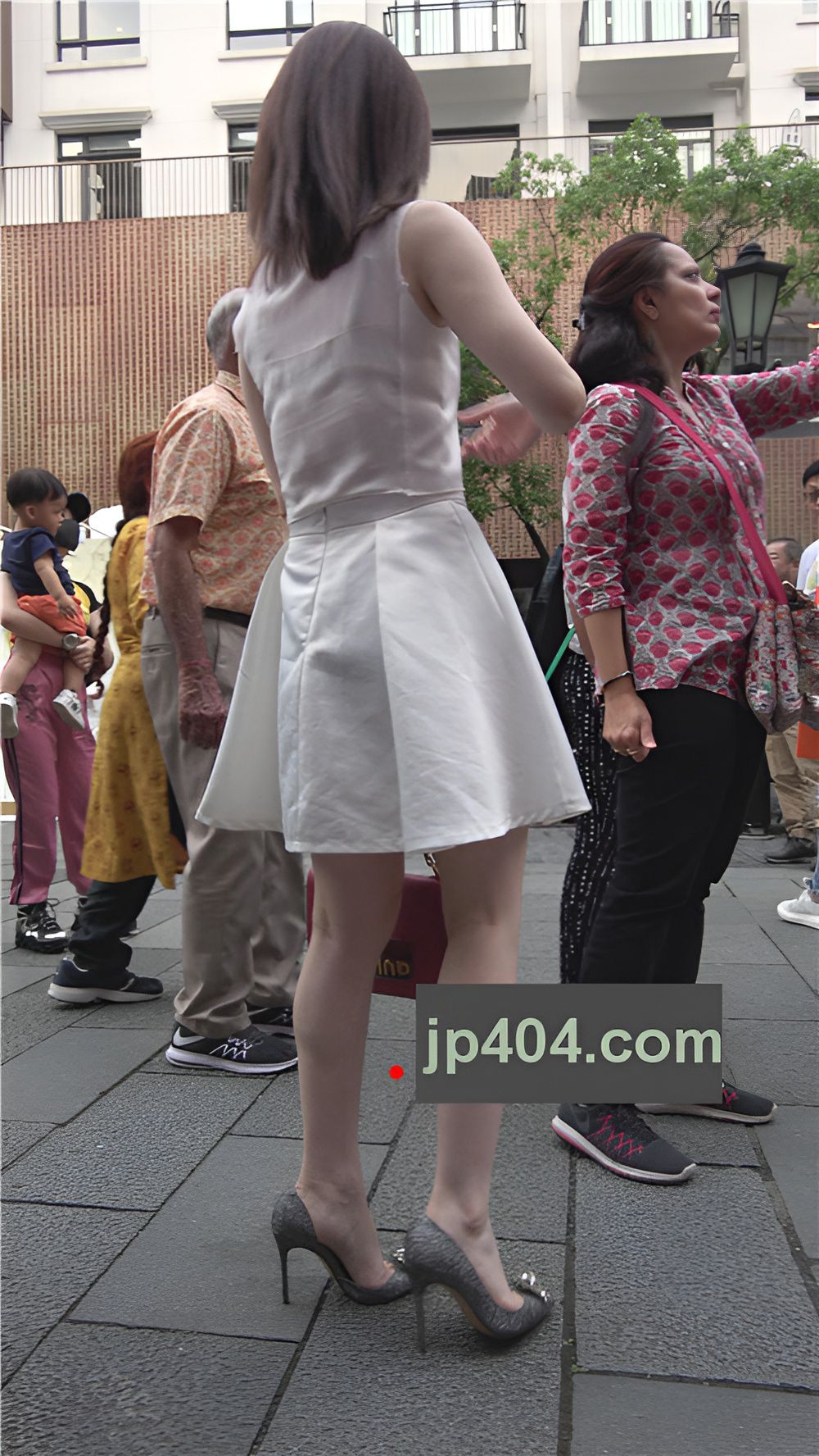 漂亮的白裙小姐姐[1.22G/MP4]