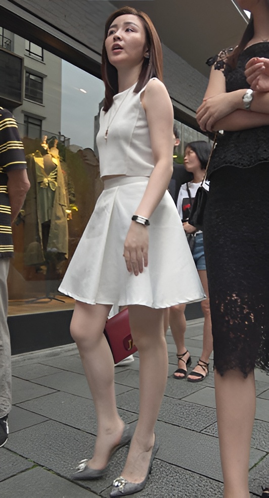 漂亮的白裙小姐姐[1.22G/MP4]