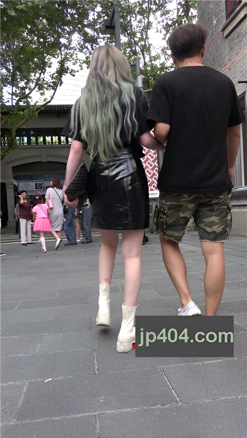 长发皮裙美女[1.73G/MP4]