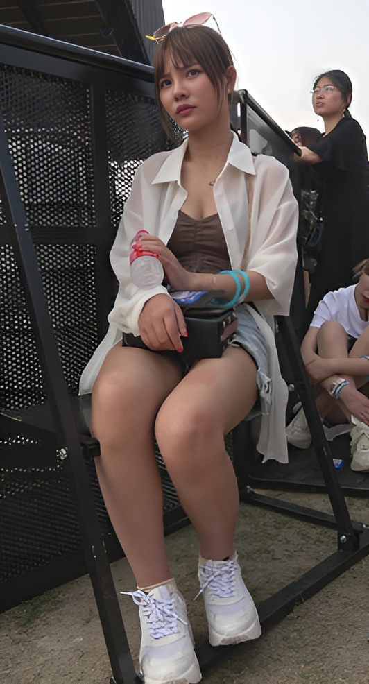 漂亮的美腿小姐姐[1.16G/MP4]